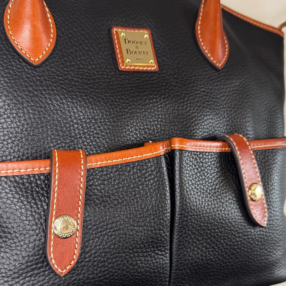 LOW START✨Dooney & Bourke Black and Tan Tote NWOT - Picture 3 of 10